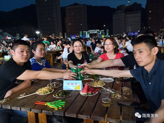 好嗨喲！隴南第一屆青島啤酒節(jié)開(kāi)幕啦，為期8天