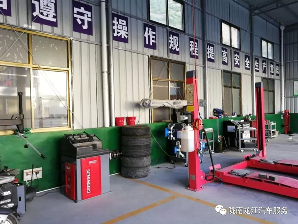 金錘鈑金，銀槍噴漆！龍江汽修值得信賴！