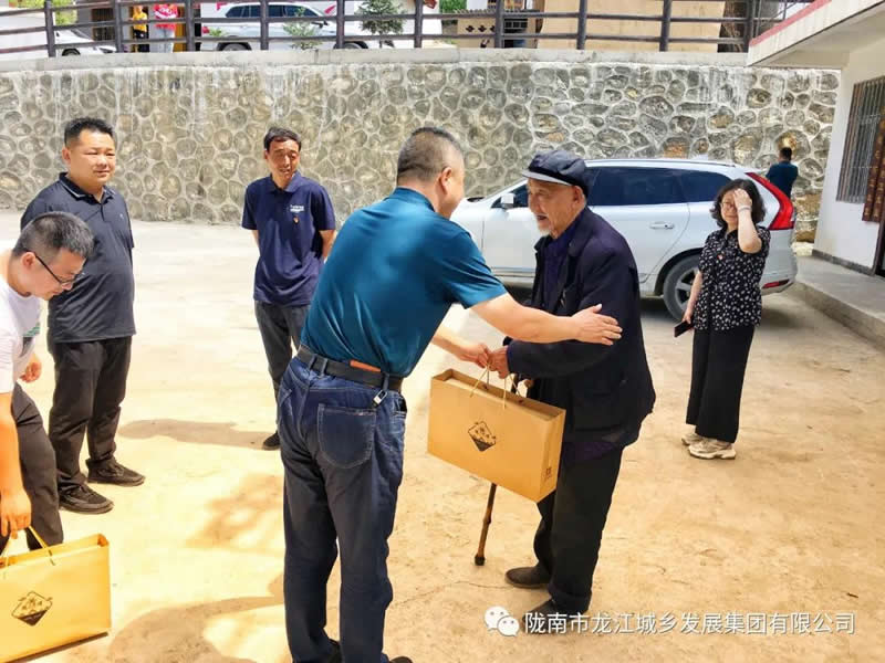 “感黨恩、憶黨史”，--市龍江城鄉(xiāng)發(fā)展集團公司開展慶祝建黨99周年主題黨日活動